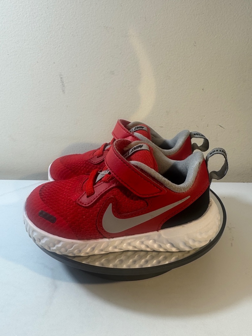Nike Kids Red and White Hook-and-Loop Sneakers - Size 7C